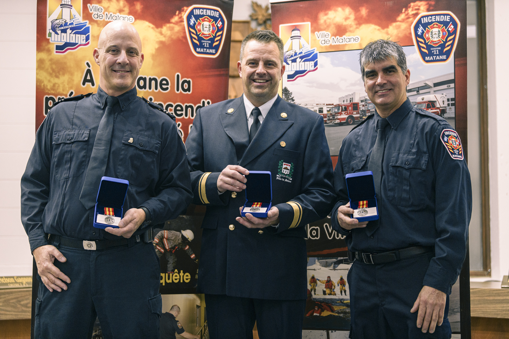 Le certificat de 20 ans de service du Gouverneur général du Canada et la Médaille pour services distingués ont aussi été remis à trois pompiers : messieurs Éric Cyr, Paul Dugré et David Lavoie.