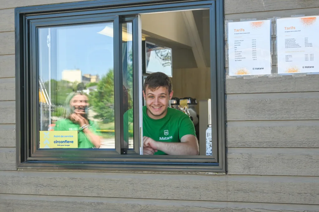 Les employé·e·s du pavillon des Îles peuvent répondre à vous questions